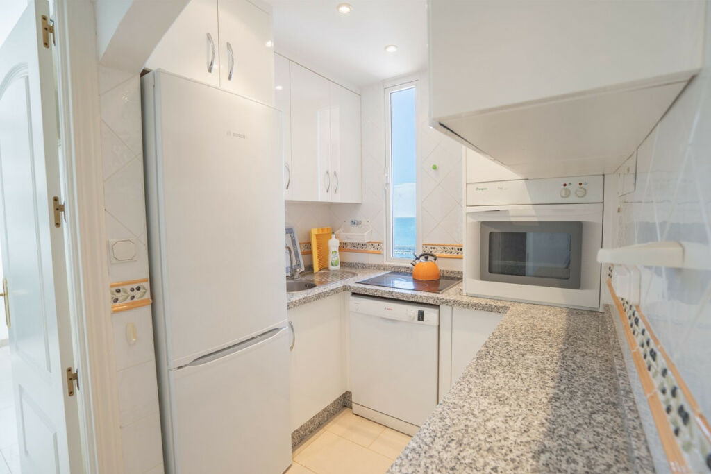 Middle Floor Apartment Fuengirola Málaga - image 13