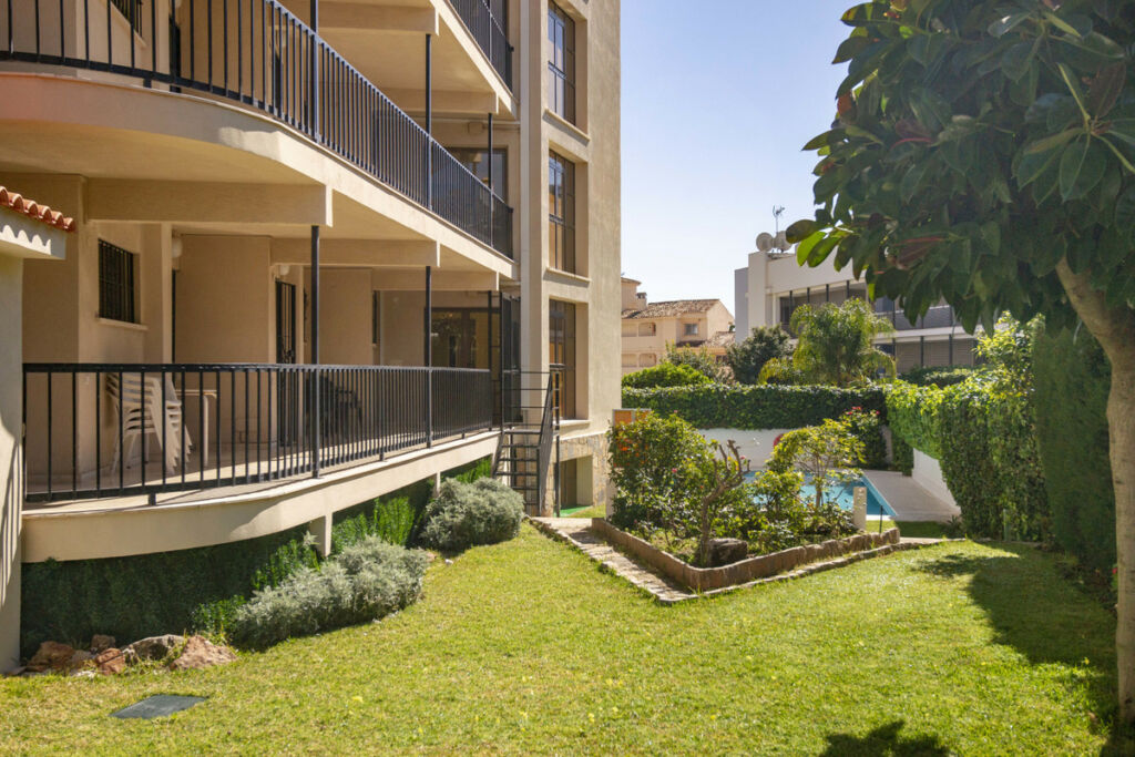 Middle Floor Apartment Montemar Málaga - image 13