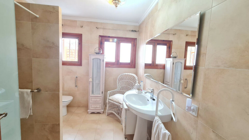 Townhouse Elda Alicante - image 13