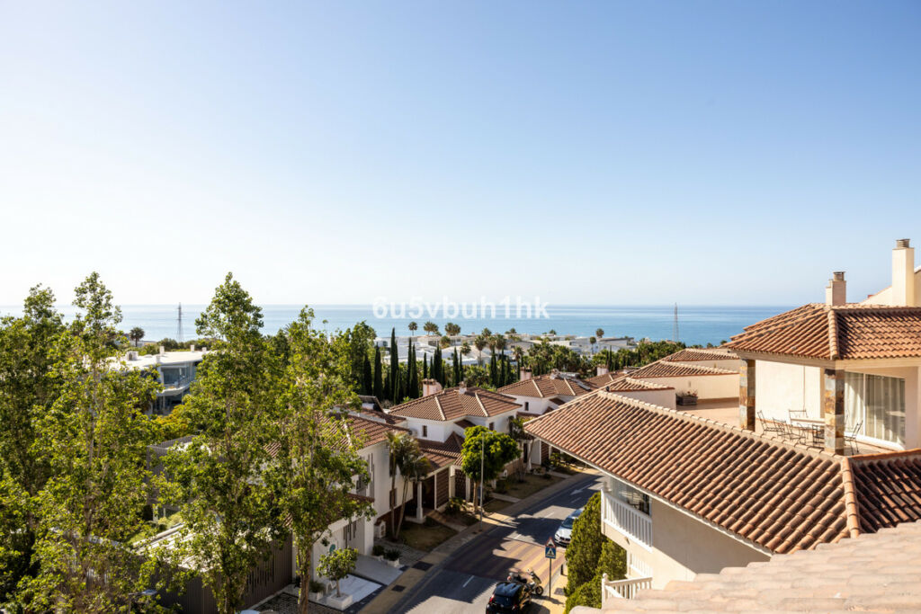 Penthouse Higueron Málaga - image 13