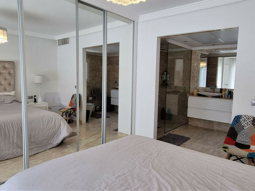 Detached Villa Elviria Málaga - image 13