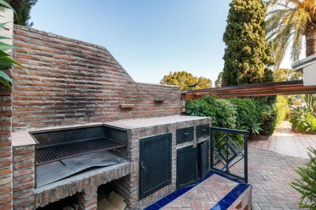 Detached Villa Guadalmina Alta Málaga - image 13