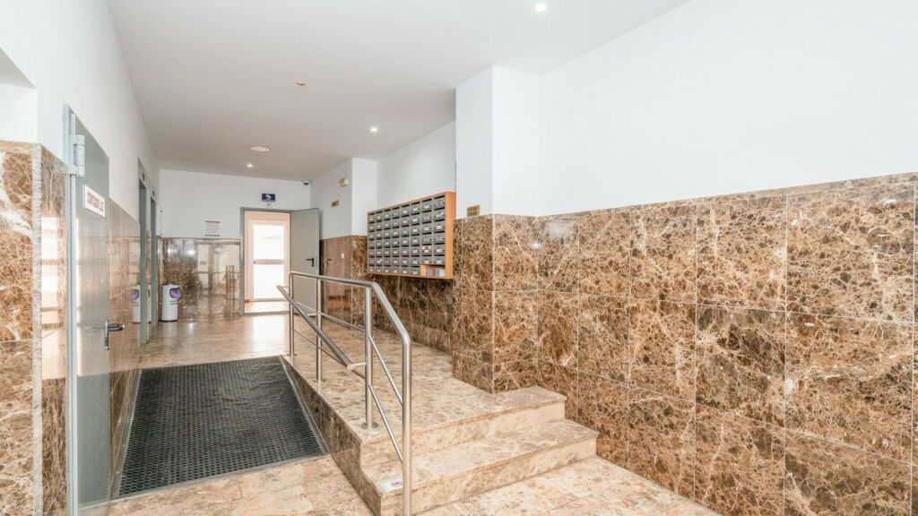 Middle Floor Apartment Fuengirola Málaga - image 13