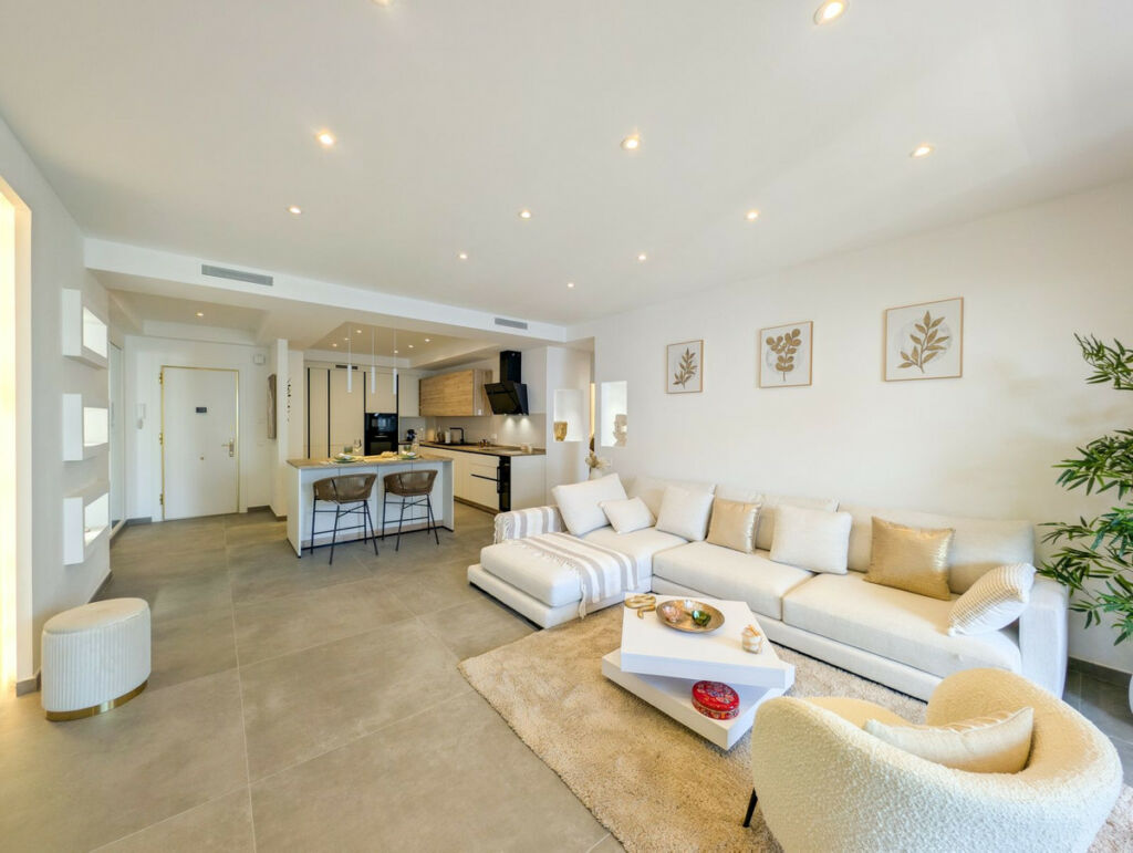 Middle Floor Apartment Marbella Málaga - image 4