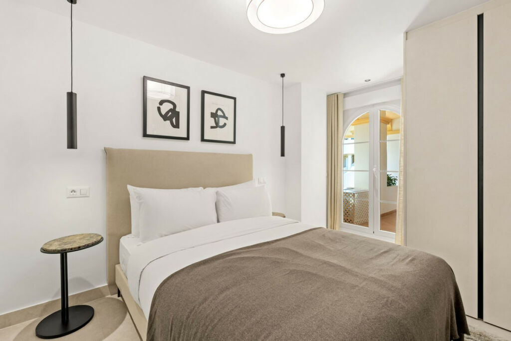 Middle Floor Apartment Nueva Andalucía Málaga - image 13