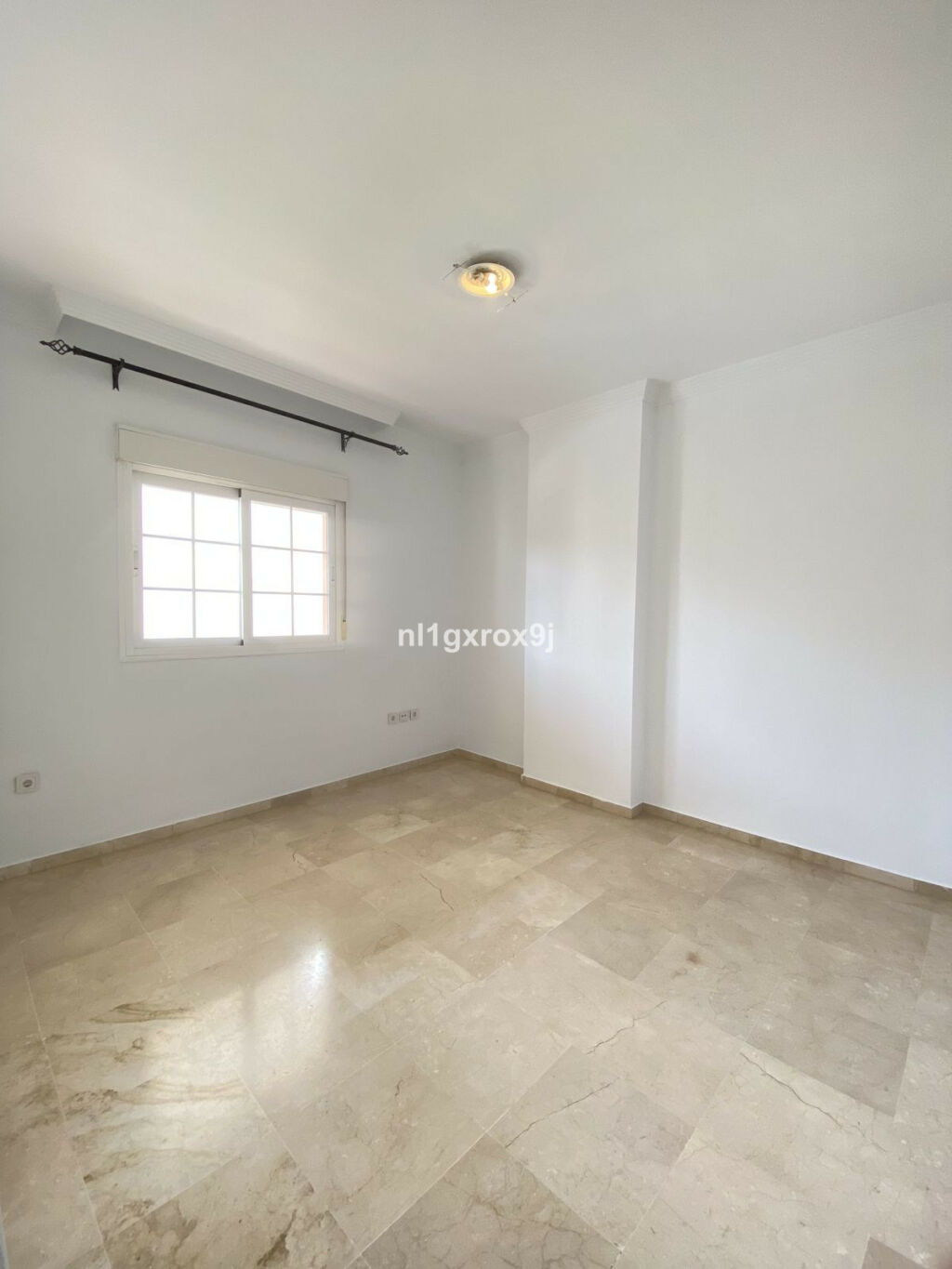 Middle Floor Apartment Nueva Andalucía Málaga - image 12