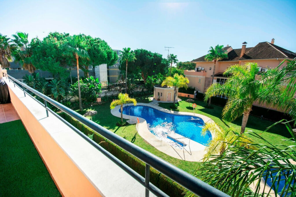 Top Floor Apartment Marbella Málaga - image 13