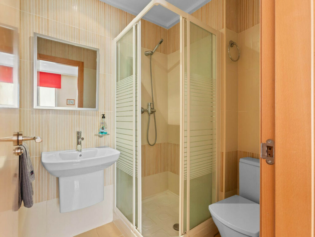 Middle Floor Apartment Torrevieja Alicante - image 13