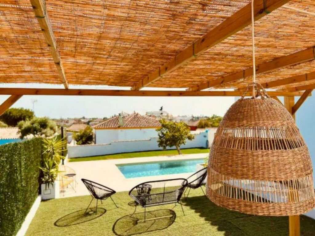 Detached Villa Estepona Málaga - image 13