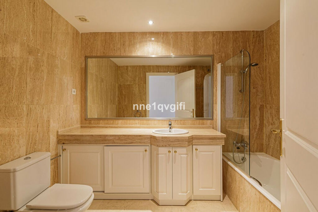 Middle Floor Apartment Elviria Málaga - image 13