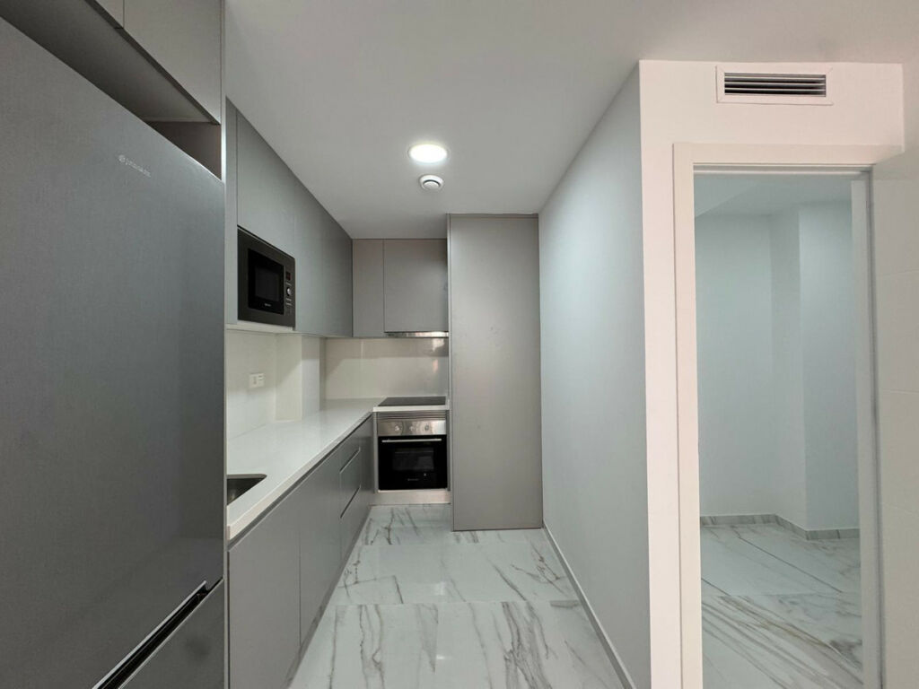 Middle Floor Apartment Torrevieja Alicante - image 13