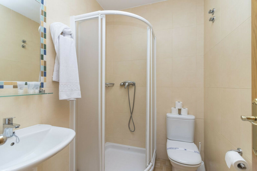 Middle Floor Apartment Fuengirola Málaga - image 13