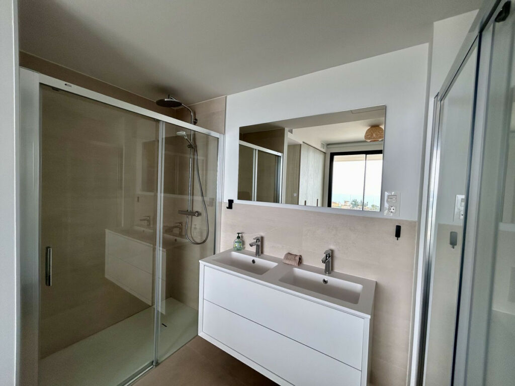 Middle Floor Apartment Fuengirola Málaga - image 13