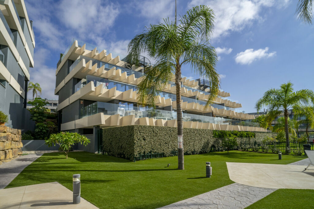 Middle Floor Apartment Estepona Málaga - image 13