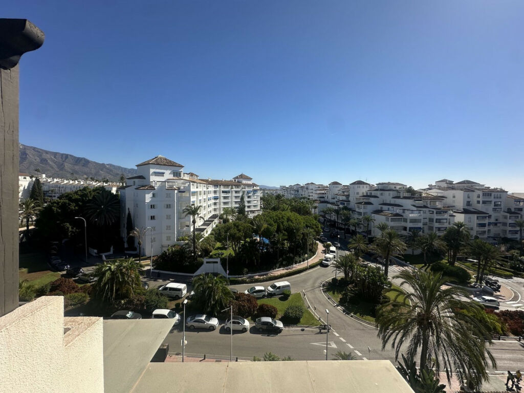 Middle Floor Apartment Puerto Banús Málaga