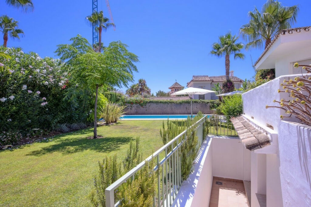 Detached Villa Marbesa Málaga - image 13