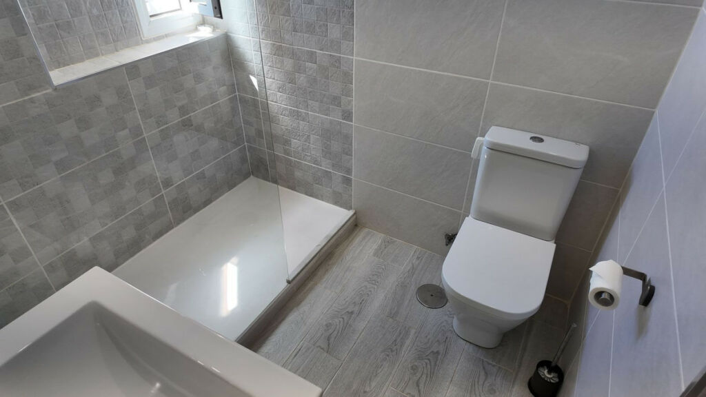 Middle Floor Apartment Benalmadena Málaga - image 12