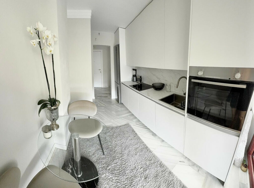 Middle Floor Apartment Benahavís Málaga - image 6