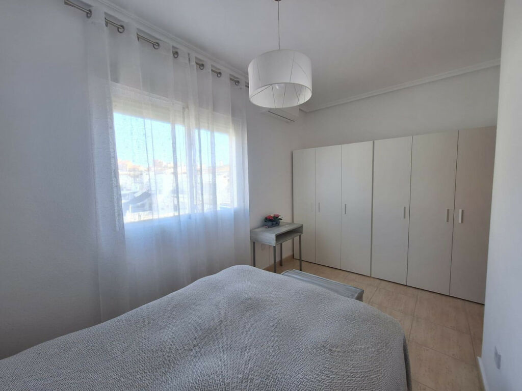 Middle Floor Apartment Torrevieja Alicante - image 13