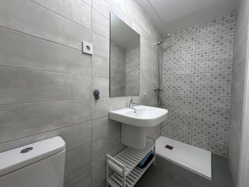Middle Floor Apartment Las Lagunas Málaga - image 13