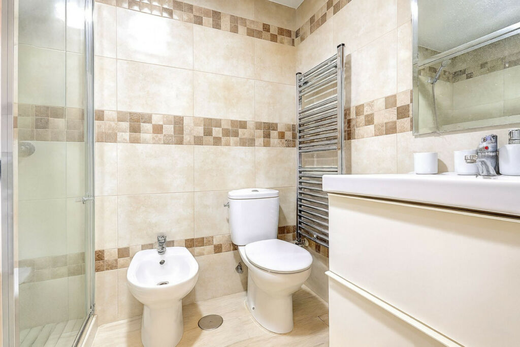 Middle Floor Apartment Los Boliches Málaga - image 13