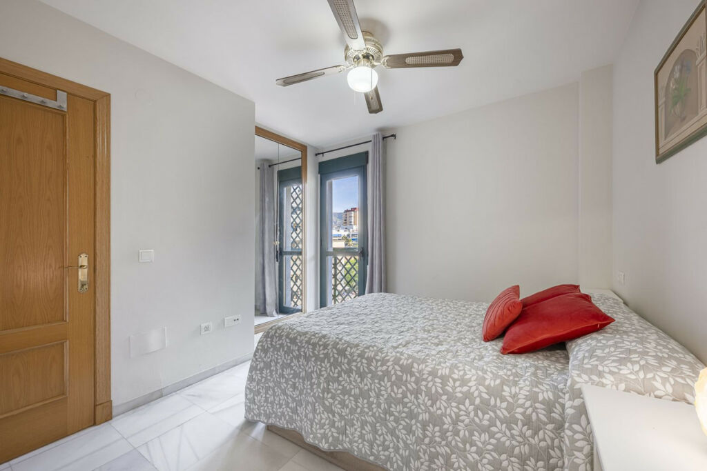 Middle Floor Apartment Fuengirola Málaga - image 13