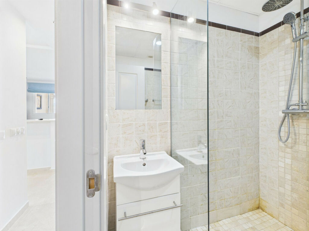 Ground Floor Apartment La Duquesa Málaga - image 13