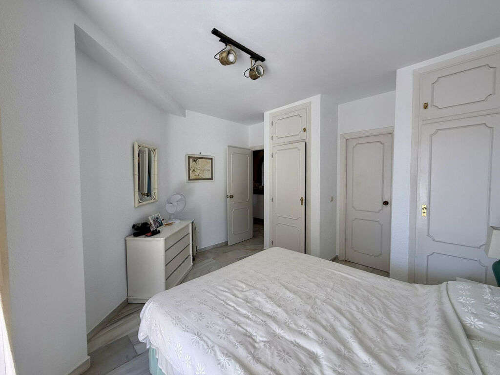 Middle Floor Apartment Calahonda Málaga - image 13