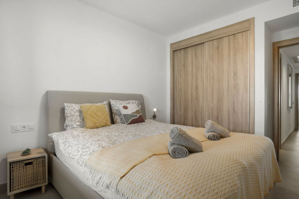 Middle Floor Apartment Estepona Málaga - image 13