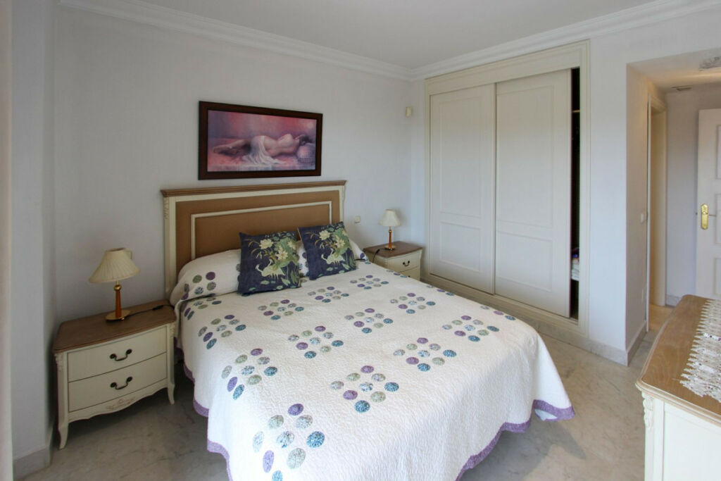 Middle Floor Apartment Puerto Banús Málaga - image 13
