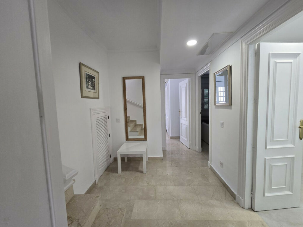 Townhouse Aloha Málaga - image 13