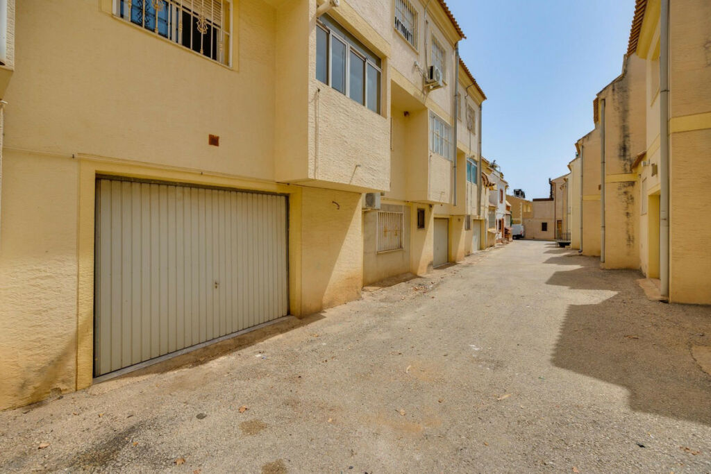Townhouse Los Montesinos Alicante - image 13