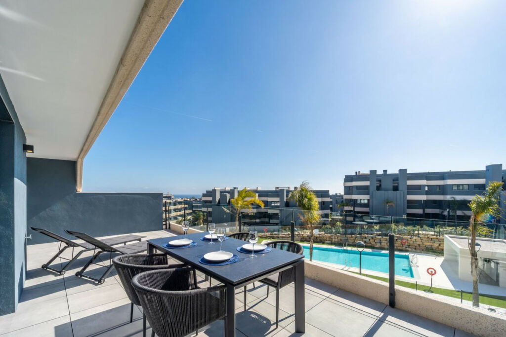 Middle Floor Apartment Estepona Málaga - image 13