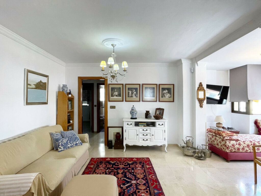 Middle Floor Apartment Los Boliches Málaga - image 13