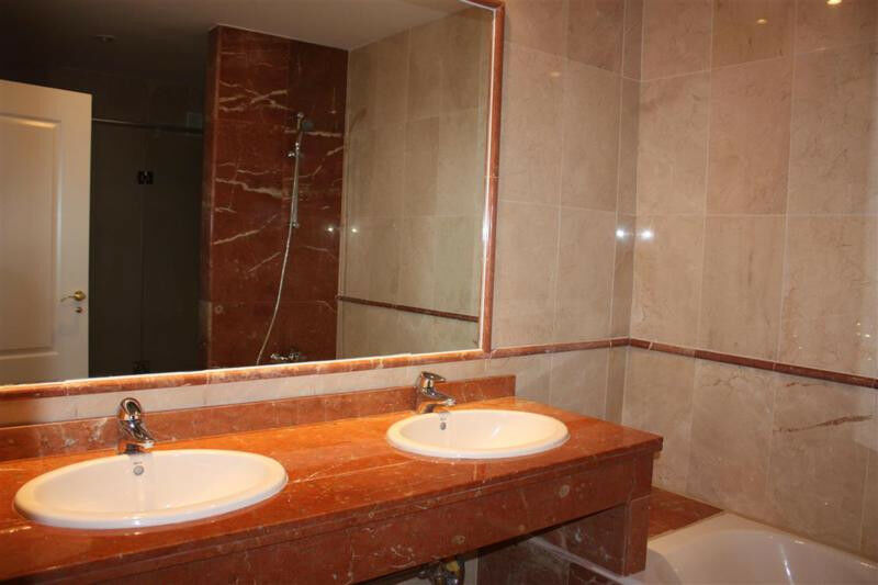 Middle Floor Apartment New Golden Mile Málaga - image 13