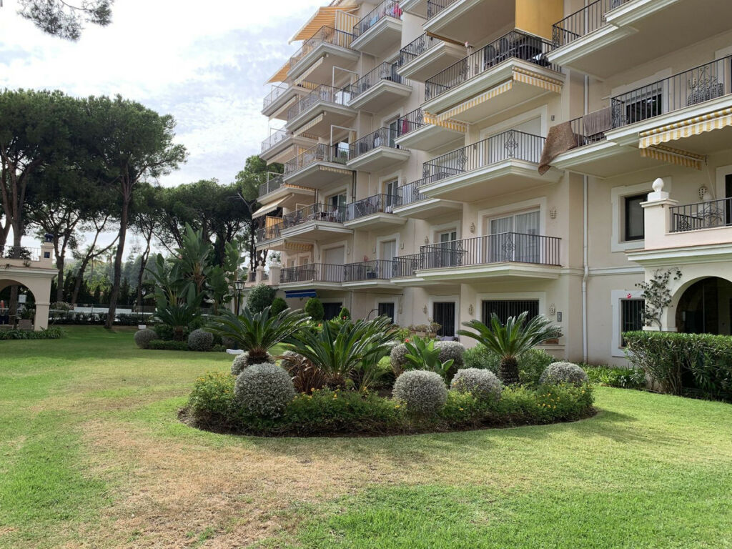Ground Floor Apartment Puerto Banús Málaga - image 7