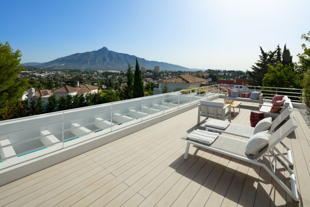 Detached Villa Aloha Málaga - image 13