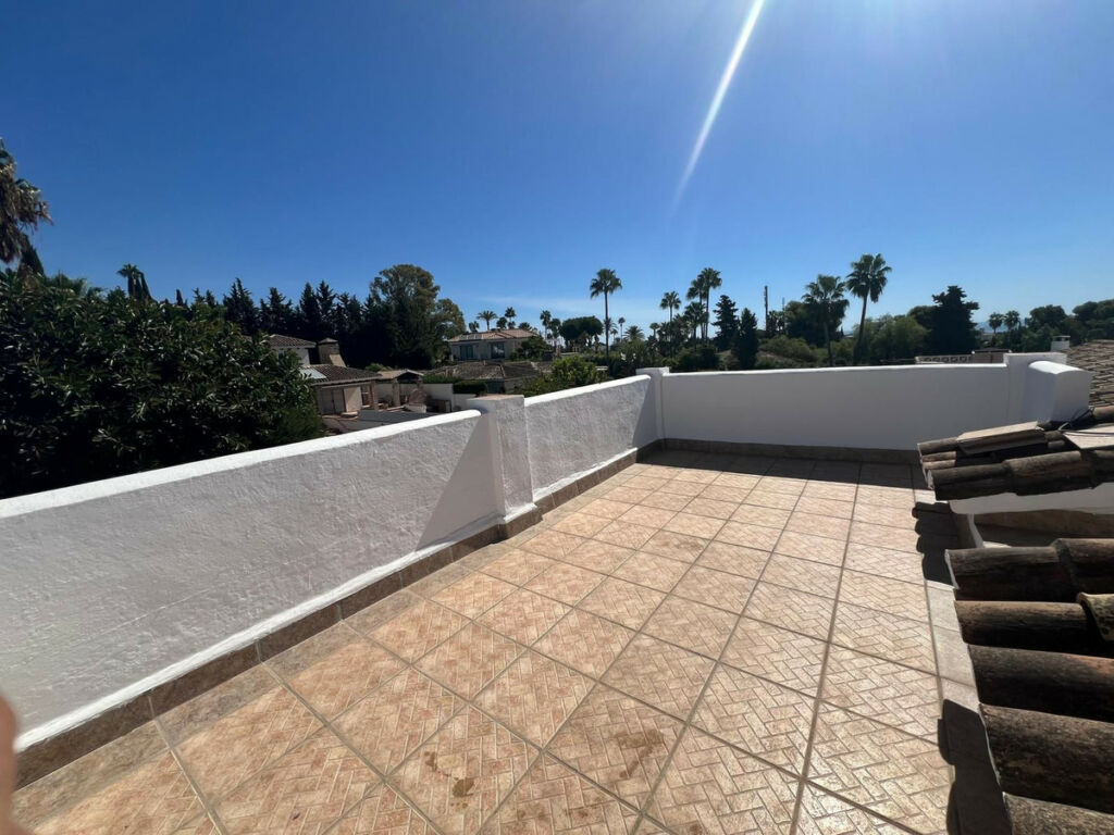Top Floor Apartment El Paraiso Málaga - image 13