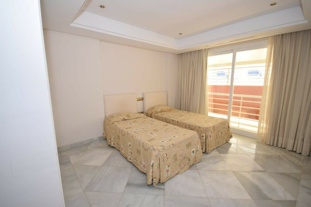 Duplex Marbella Málaga - image 13