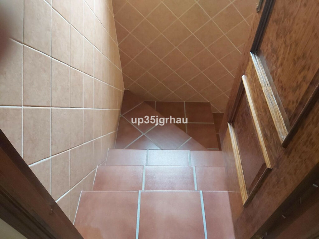 Detached Villa Estepona Málaga - image 13