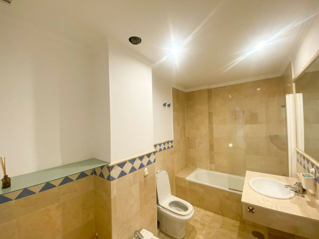 Middle Floor Apartment Nueva Andalucía Málaga - image 13