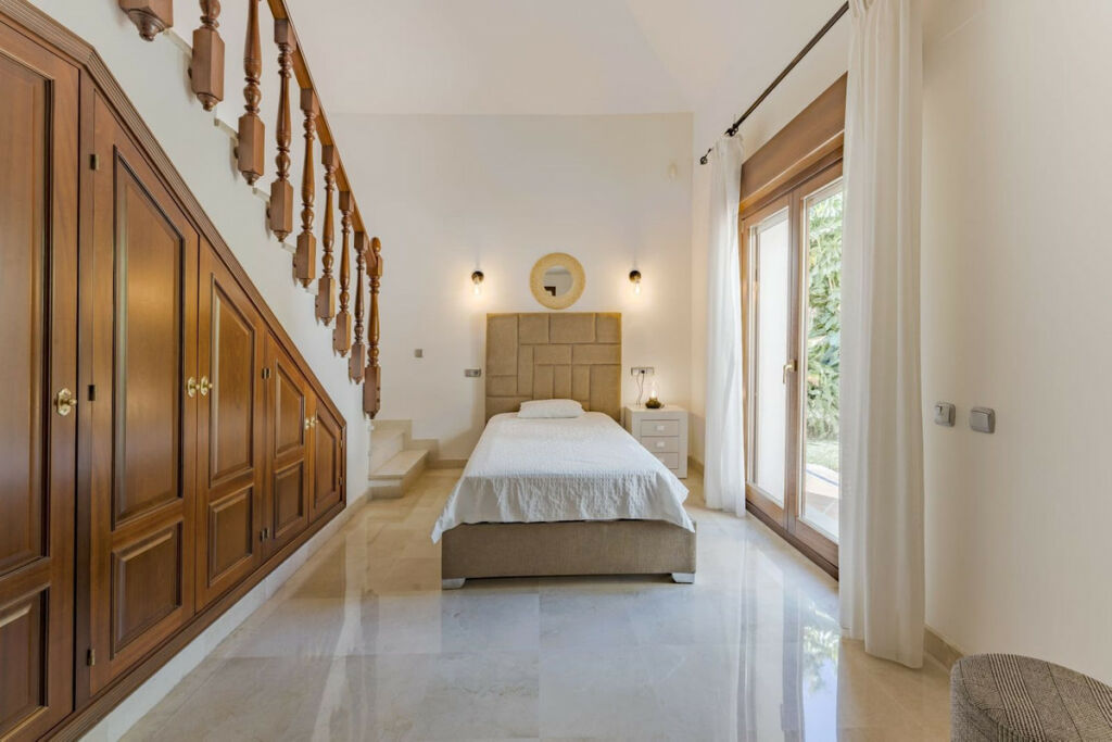 Detached Villa Nueva Andalucía Málaga - image 13