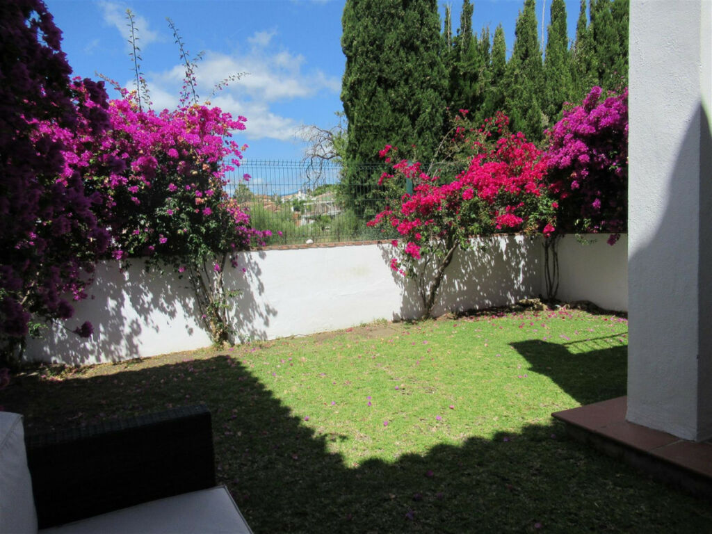 Townhouse Guadalmina Alta Málaga - image 13