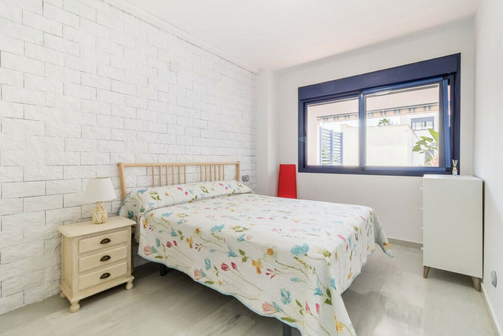 Middle Floor Apartment Estepona Málaga - image 13