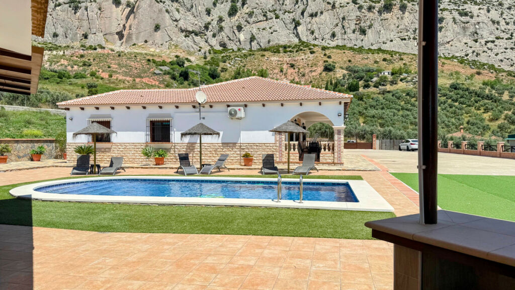 Detached Villa Valle de Abdalajis Málaga - image 12