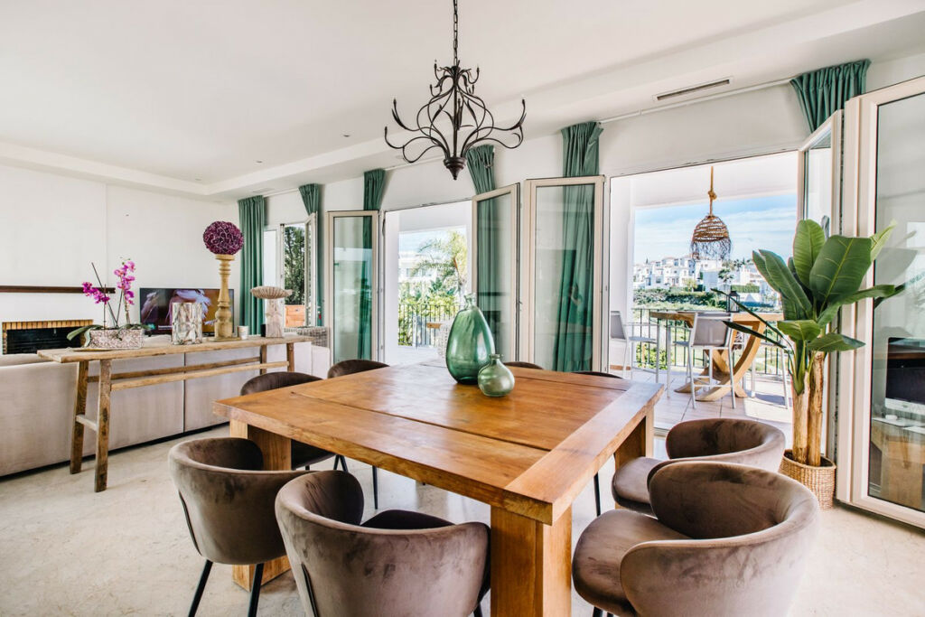 Detached Villa Estepona Málaga - image 13