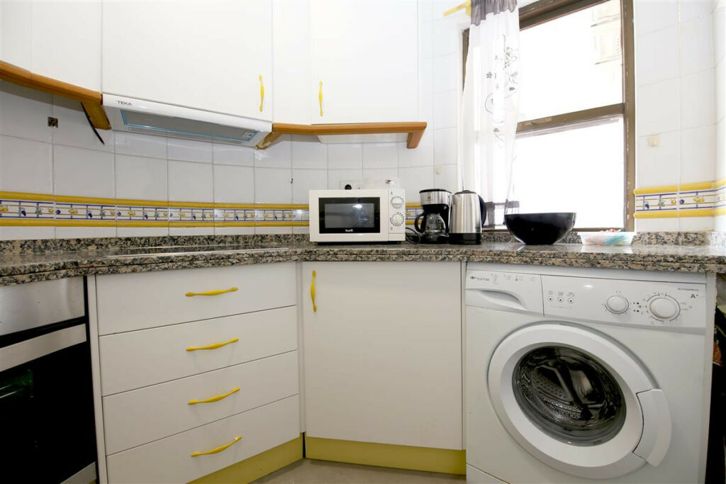 Middle Floor Apartment Estepona Málaga - image 13