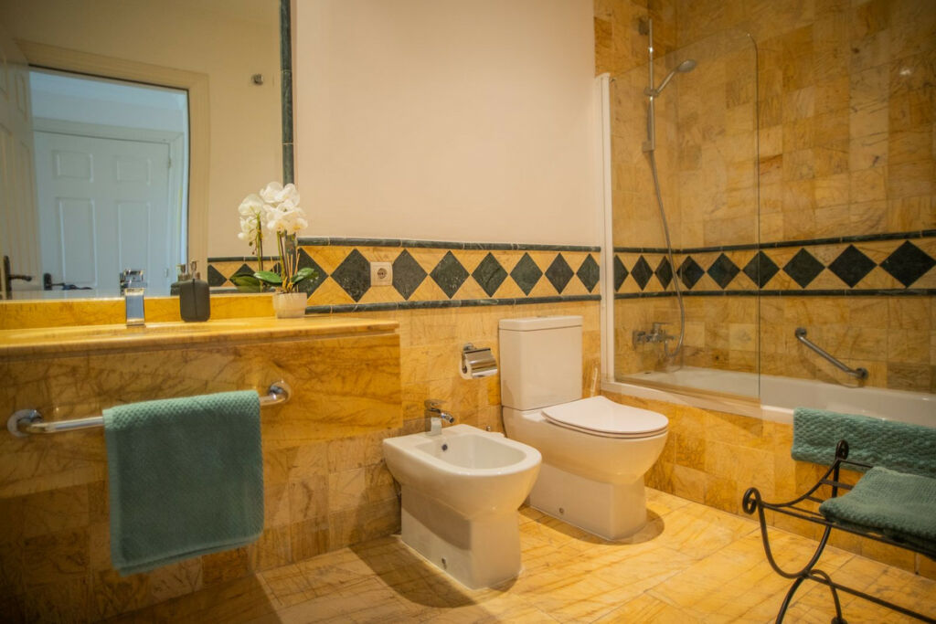 Middle Floor Apartment El Paraiso Málaga - image 14