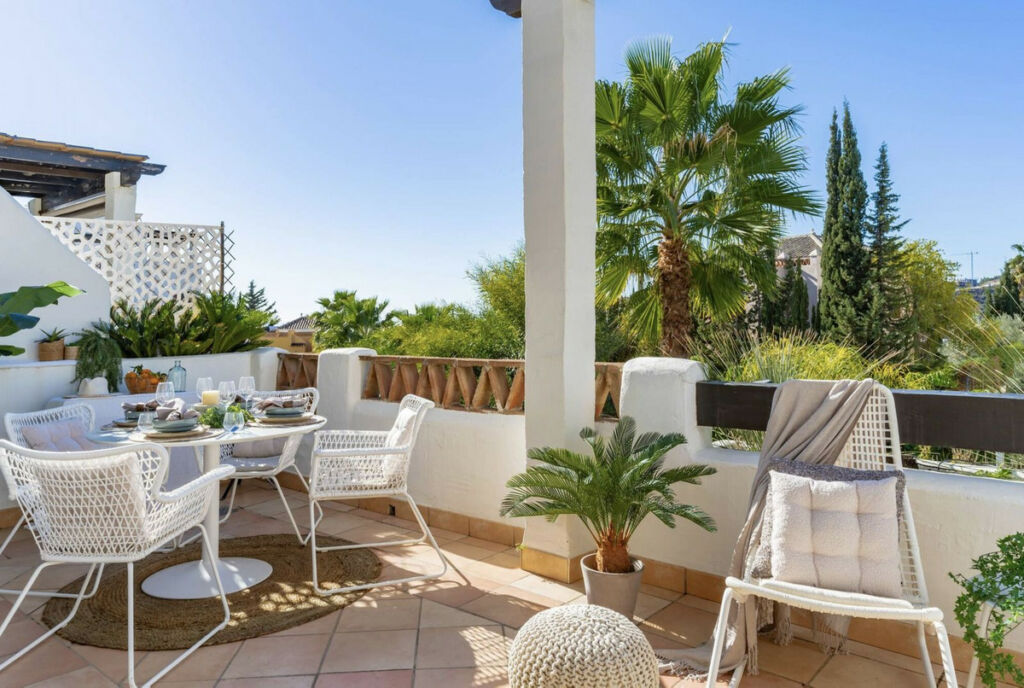Middle Floor Apartment Estepona Málaga - image 13
