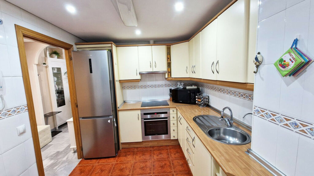 Middle Floor Apartment Benalmadena Málaga - image 13